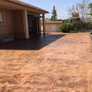 Hormigón impreso vertical imitación piedra